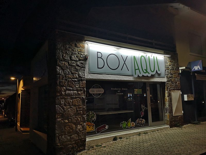 panneau-box-aqui